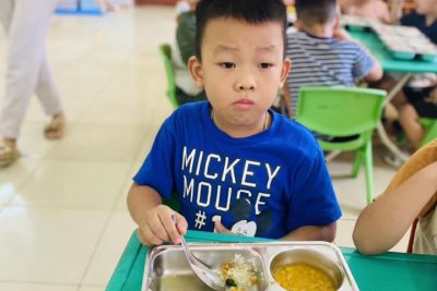 Bữa cơm ngon của bé